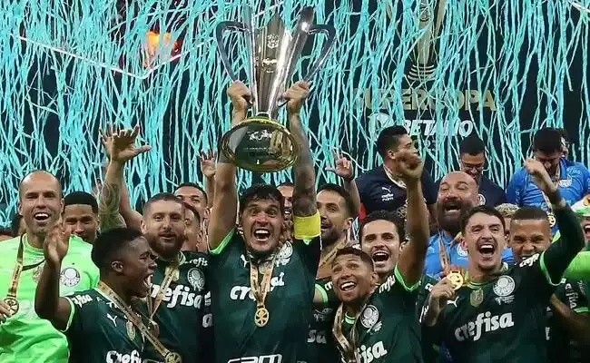 Palmeiras vence Flamengo em jogo eletrizante e conquista a Supercopa do Brasil